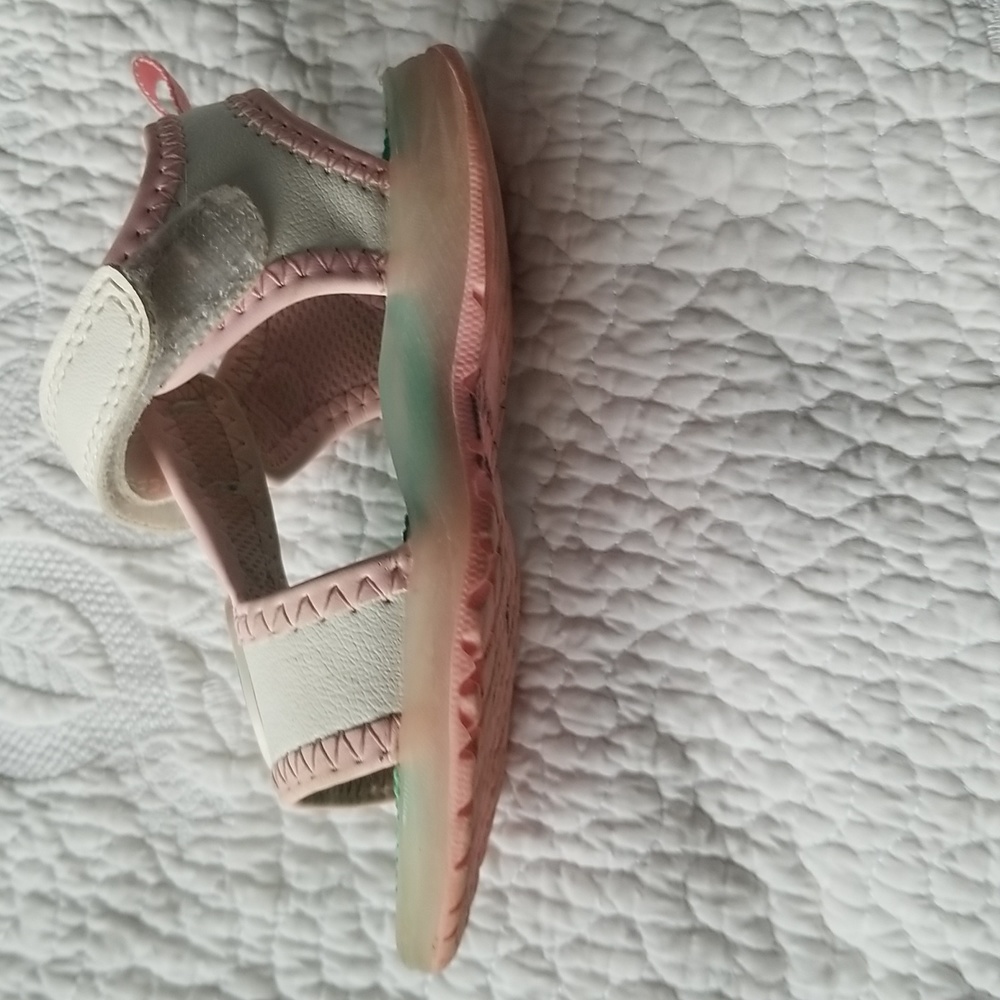 LIGHT-UP UNICORN SANDALS - Picture 9 of 10